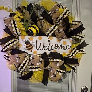 Beautiful spring wreath with adorable bee on it.  25in around and 4 inches tall